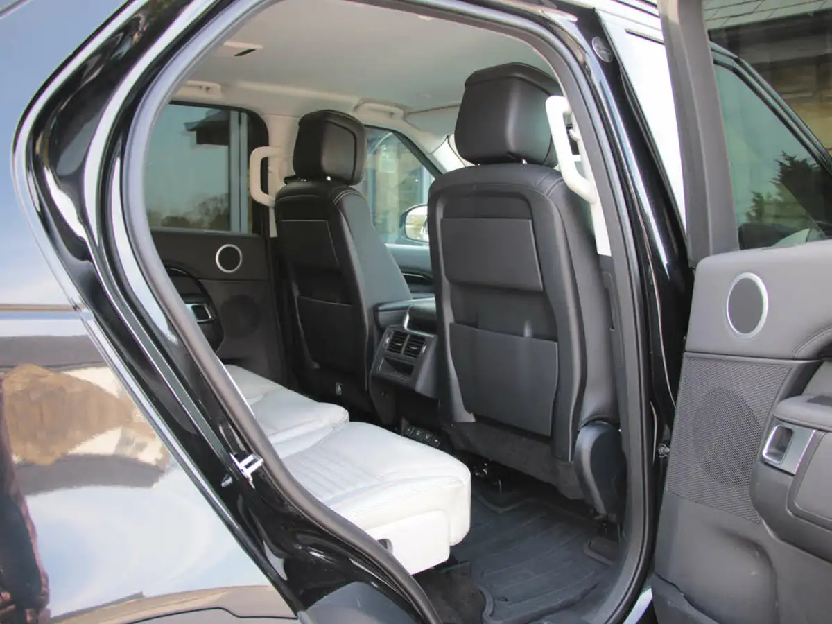 2021-land-rover-discovery-30-d300-commercial-se-big-43