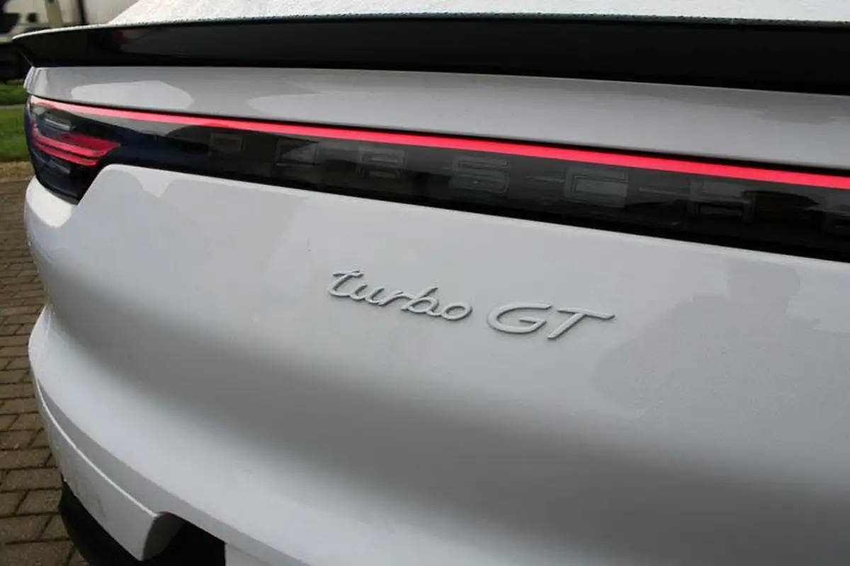 2023-porsche-cayenne-40-v8-turbo-gt-big-45