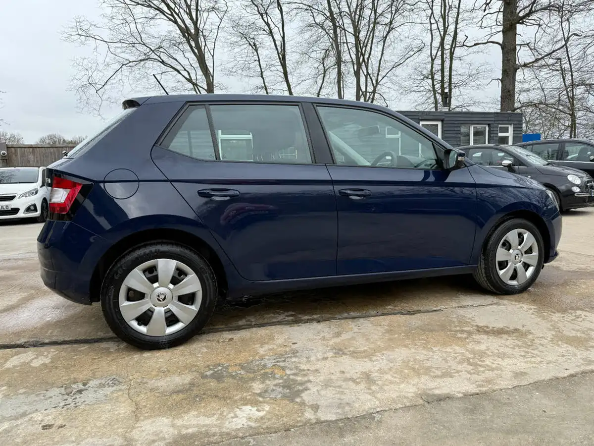 2016-skoda-fabia-10-mpi-s-hatchback-big-24