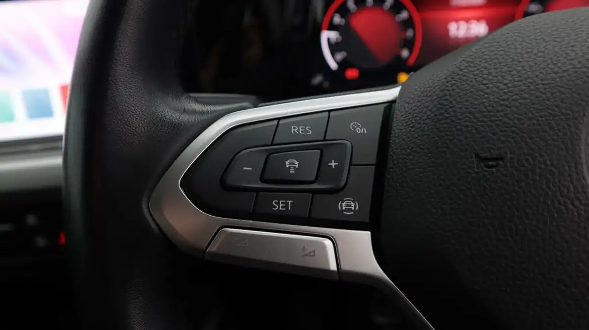 2022-volkswagen-golf-15-tsi-life-150ps-hatchback-big-22