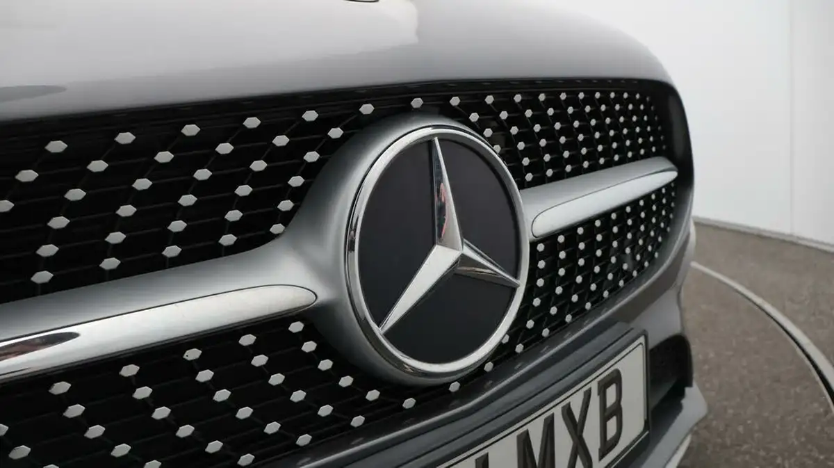 2021-mercedes-benz-a-class-13-a200-amg-line-premium-hatchback-5d-big-22