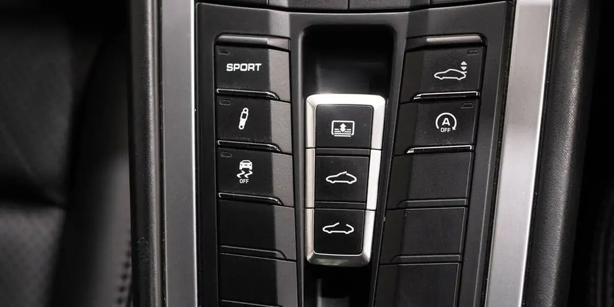 2015-porsche-911-38-carrera-s-coupe-pdk-big-40