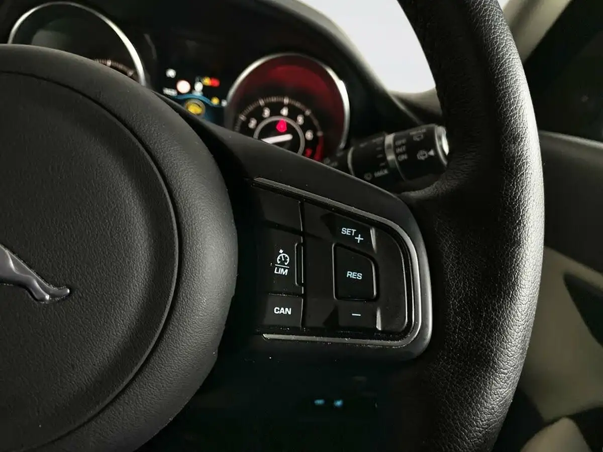 2019-jaguar-e-pace-20-i4-se-249ps-big-14
