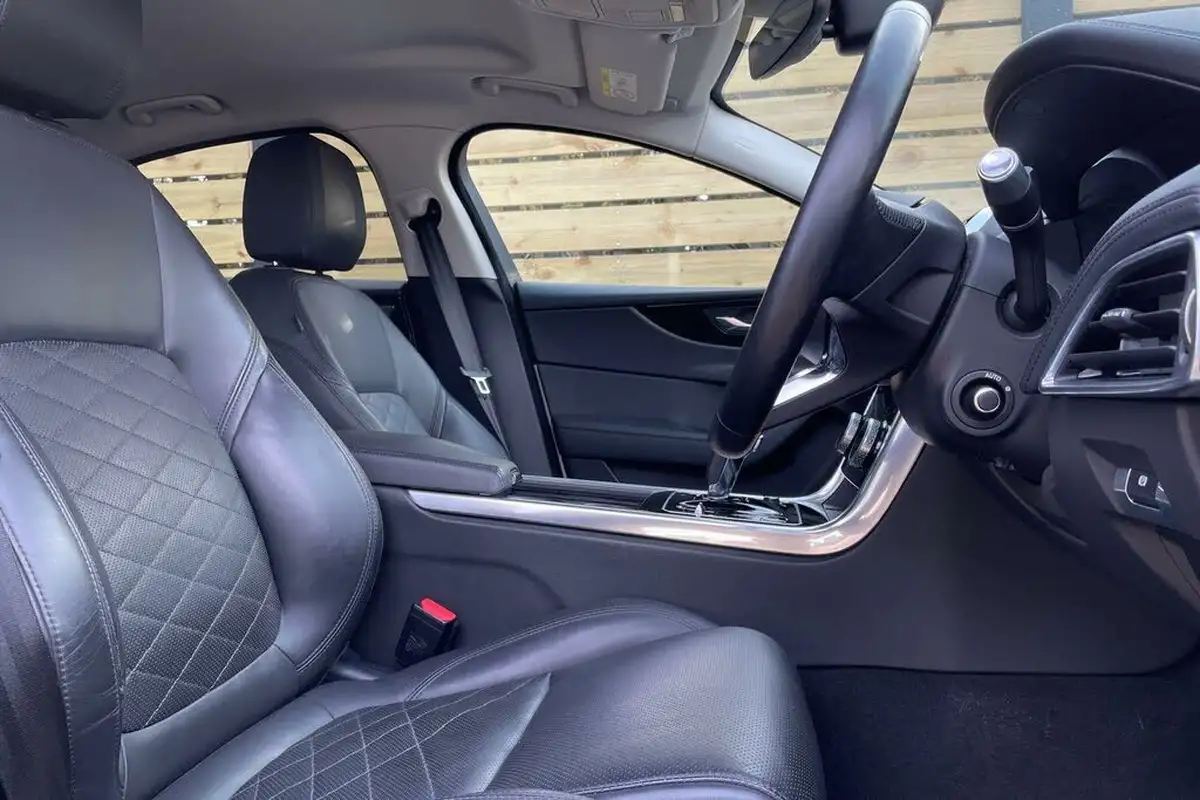 2019-jaguar-xe-20i-hse-250ps-big-25