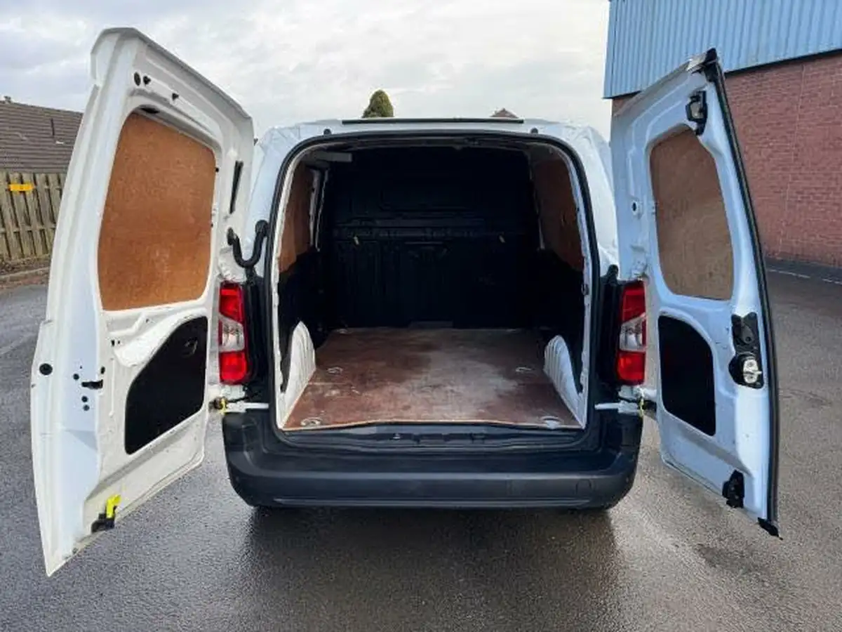 2019-peugeot-partner-15-bluehdi-1000-professional-100ps-eu6dt-panel-big-40