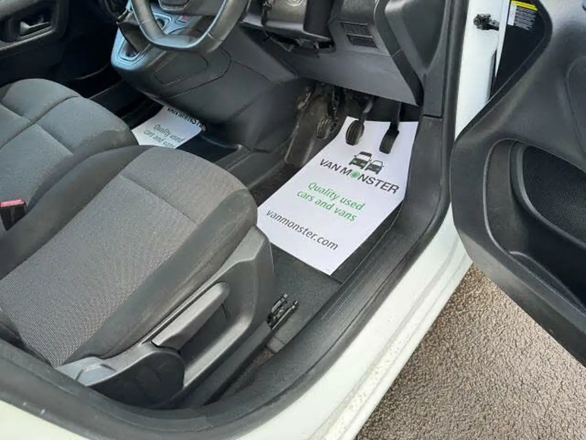 2019-peugeot-partner-15-bluehdi-1000-professional-100ps-eu6dt-panel-big-16