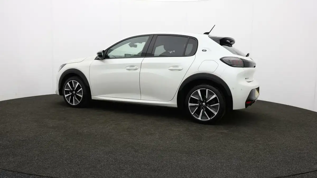 2021-peugeot-208-e-gt-50kwh-big-75