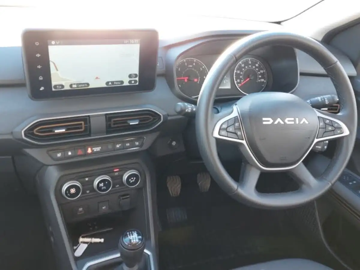 2024-dacia-sandero-stepway-10-tce-extreme-90bhp-big-9
