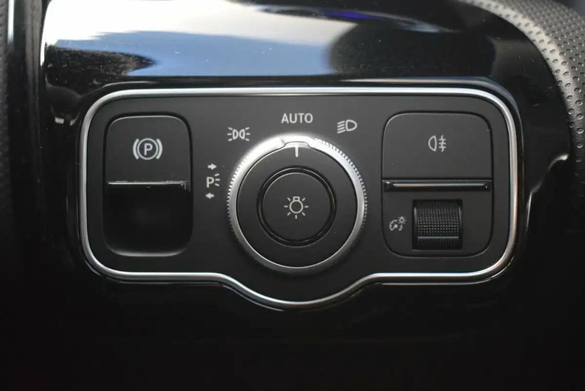 2023-mercedes-benz-cla-13-cla-200-amg-line-executive-coupe-4d-big-30