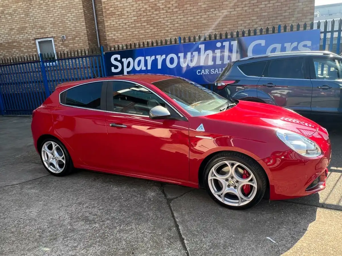 2015-alfa-romeo-giulietta-17-quadrifoglio-verde-big-10