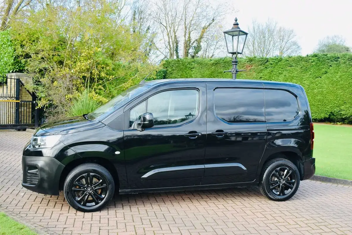 2021-citroen-berlingo-15bluehdi-1000-driver-130pseu6dt-e-ss-eat8-big-1