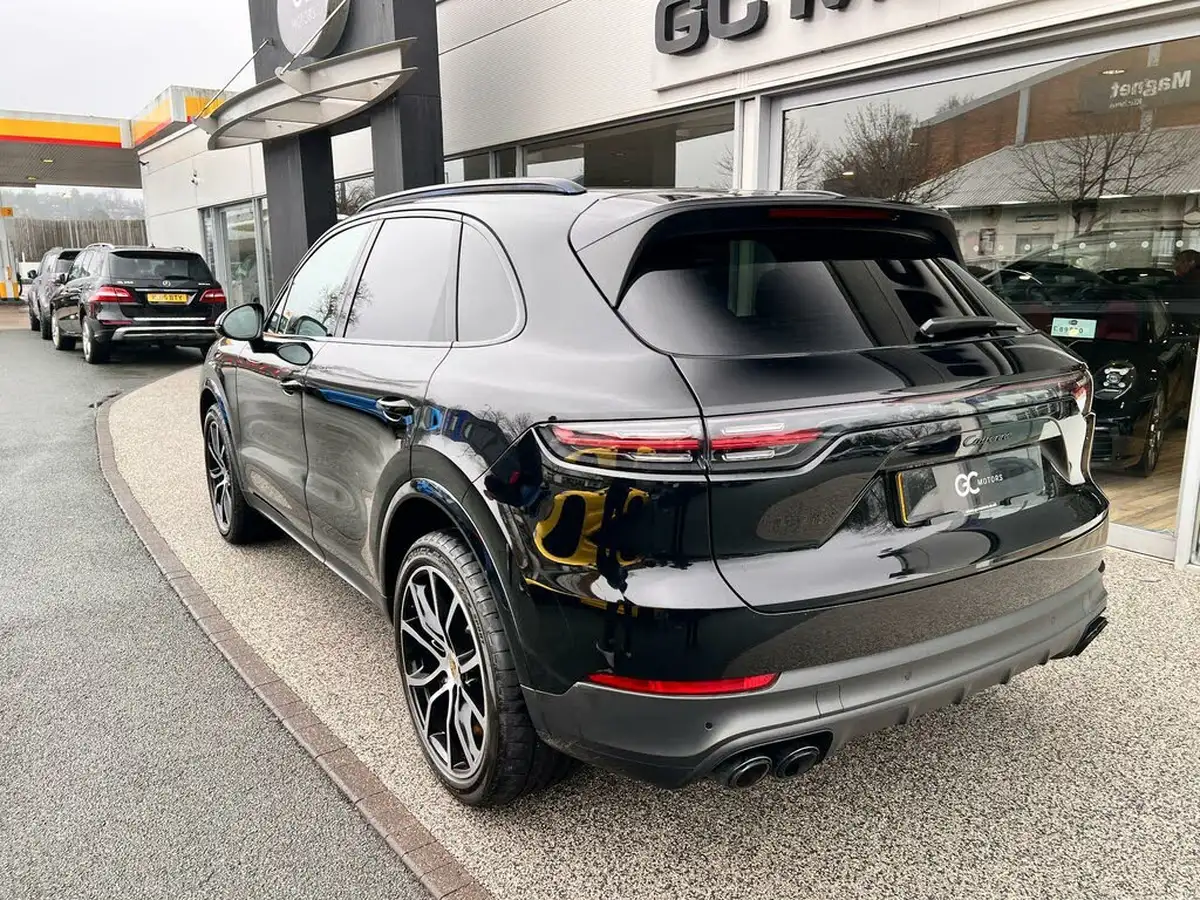 2023-porsche-cayenne-30-v6-platinum-edition-station-wagon-big-7