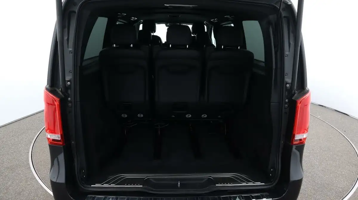 2020-mercedes-benz-v-class-20d-v300d-amg-line-extra-long-big-21