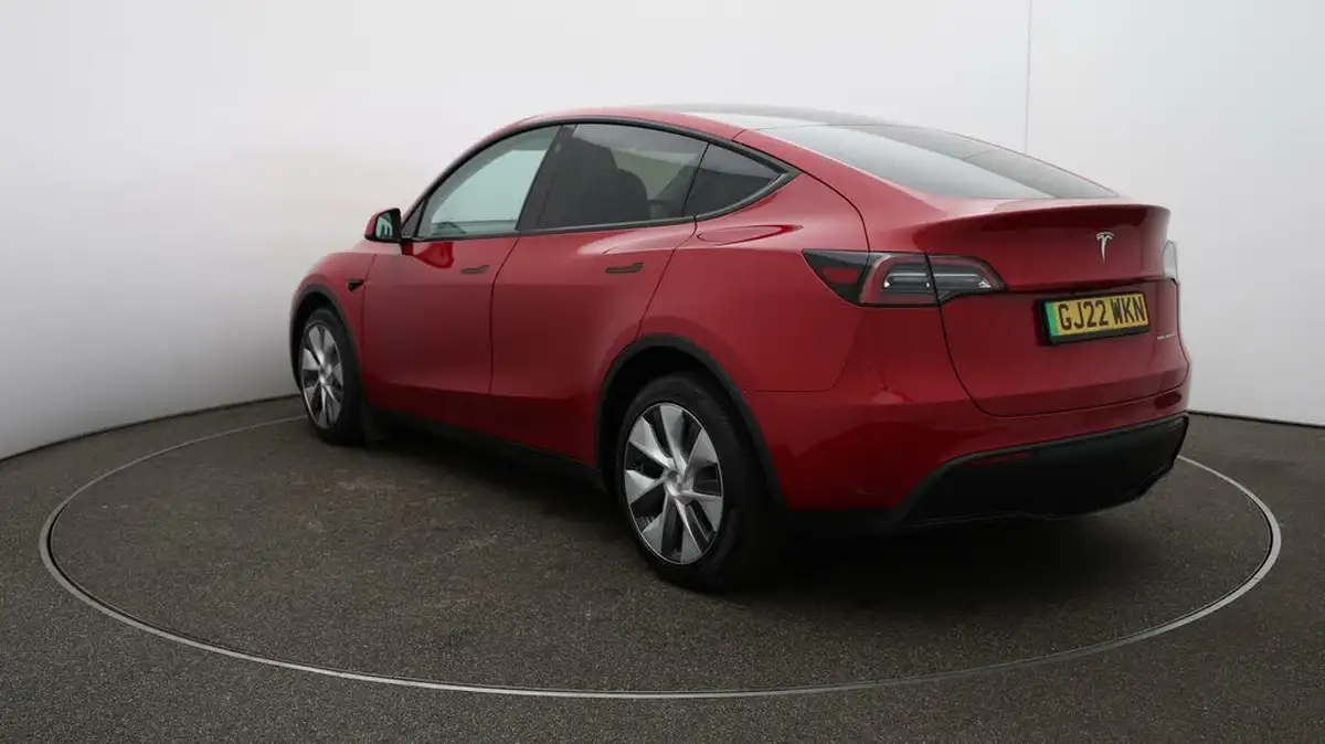 2022-tesla-model-y-e-long-range-big-53