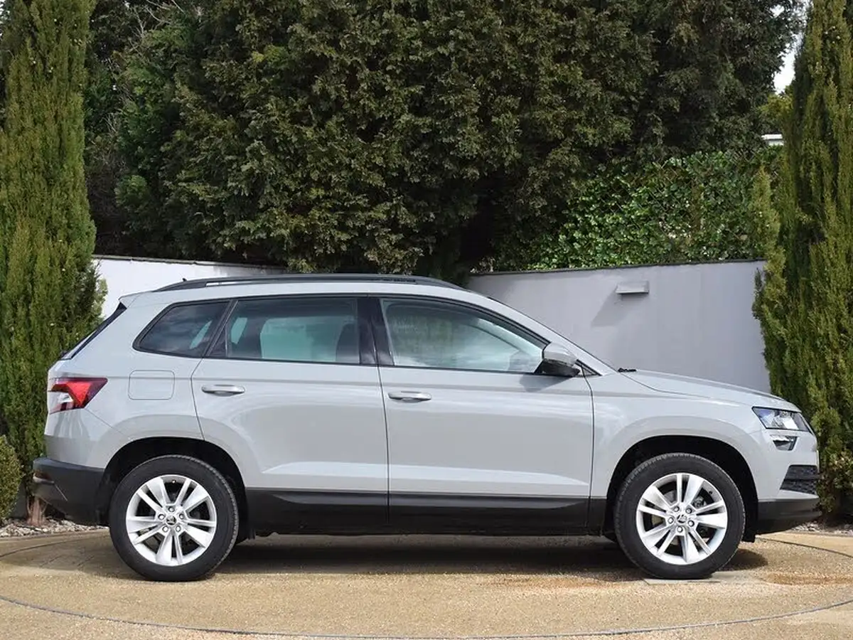 2022-skoda-karoq-15-tsi-se-technology-big-3