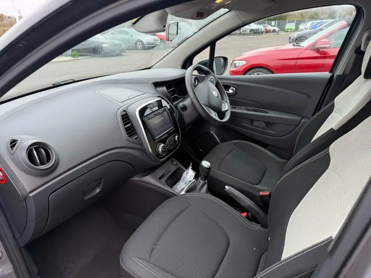 2018-renault-captur-09-tce-iconic-big-39