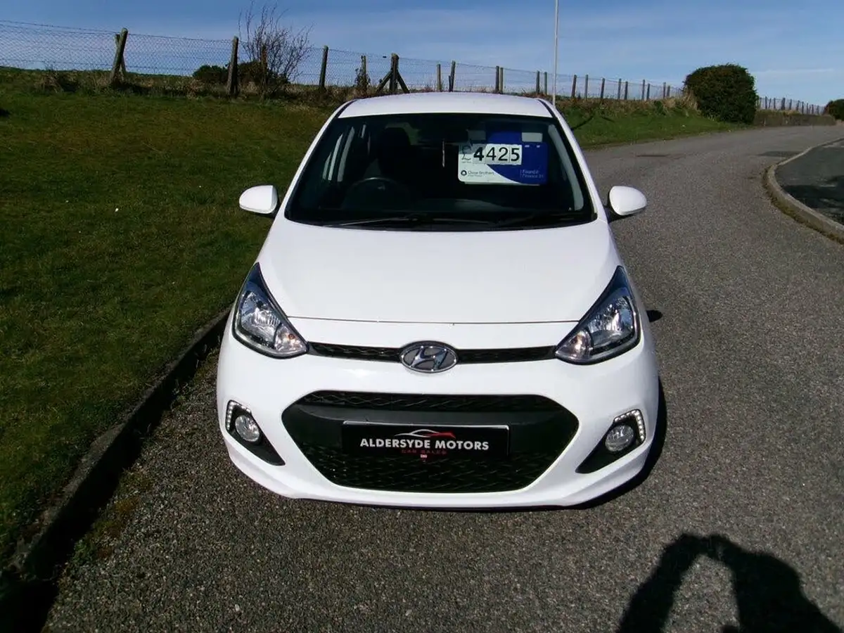 2016-hyundai-i10-12-premium-big-0