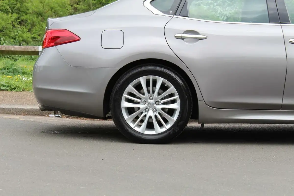 2014-infiniti-q70-35-gt-premium-hybrid-big-49