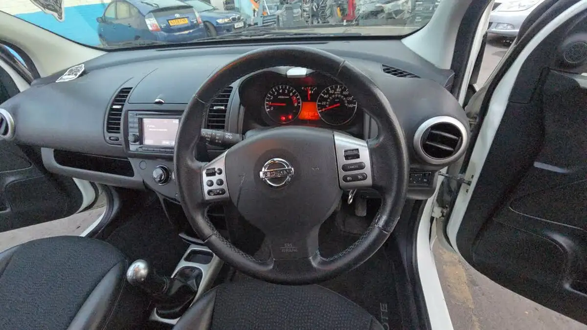 2013-nissan-note-14-n-tec-big-13