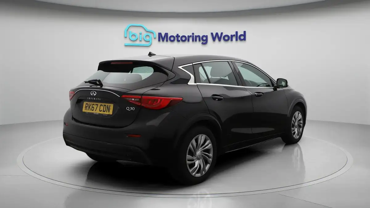 2017-infiniti-q30-15d-business-executive-dct-big-7
