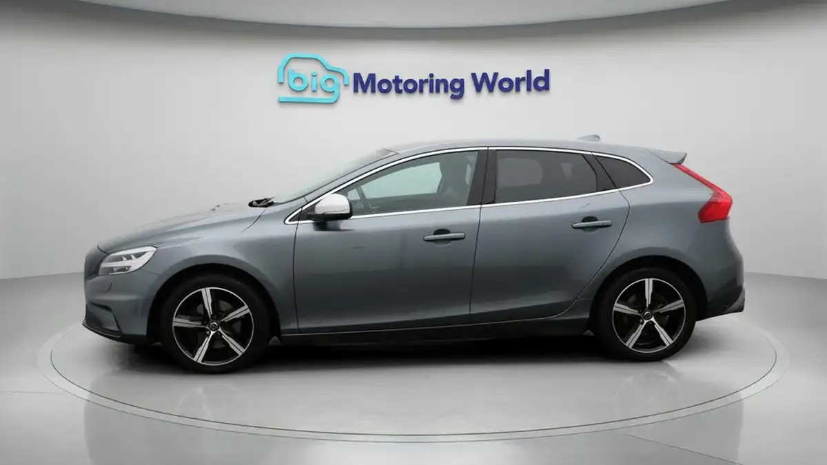 2019-volvo-v40-20-t3-r-design-edition-big-4
