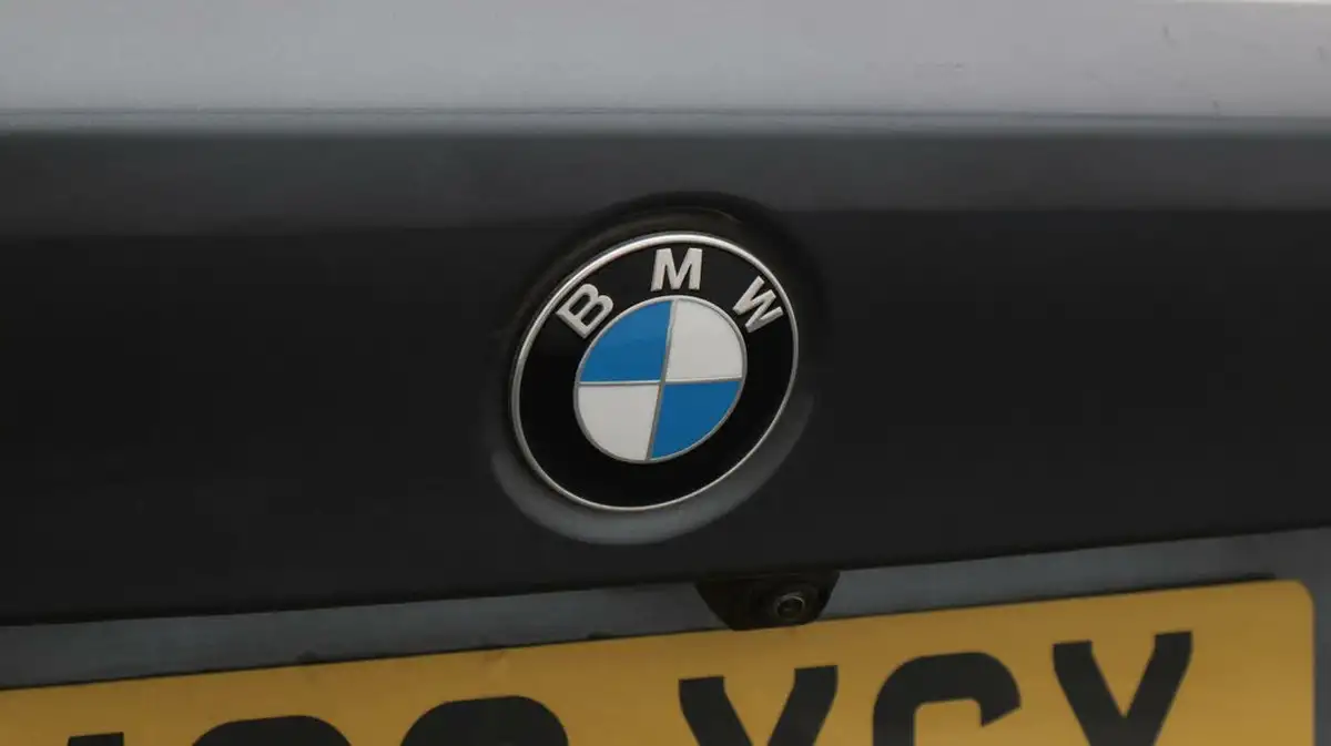 2020-bmw-3-series-20-330e-m-sport-tech-pack-saloon-4d-big-21
