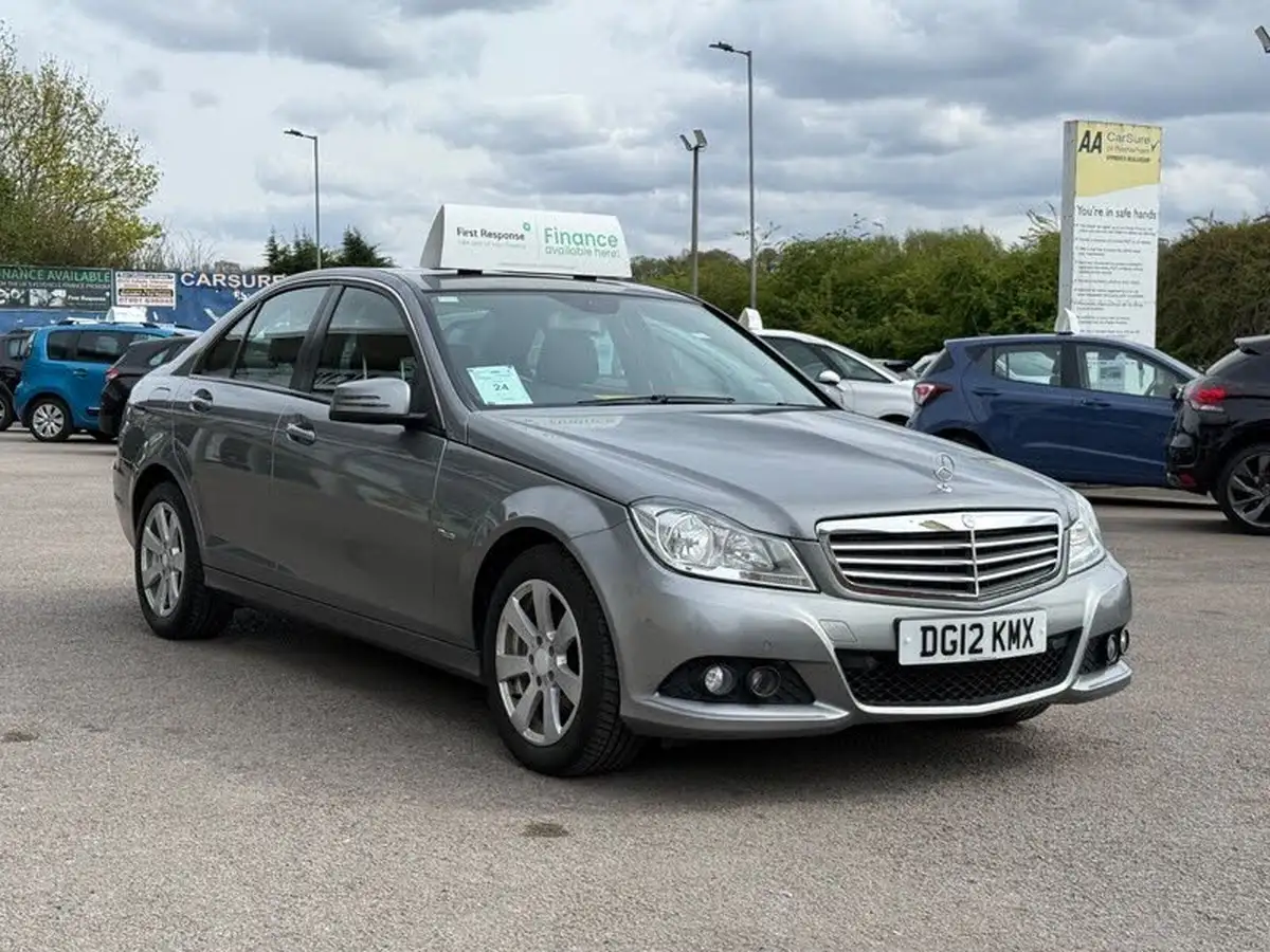 2012-mercedes-benz-c-class-21td-c220-cdi-se-saloon-4d-big-6