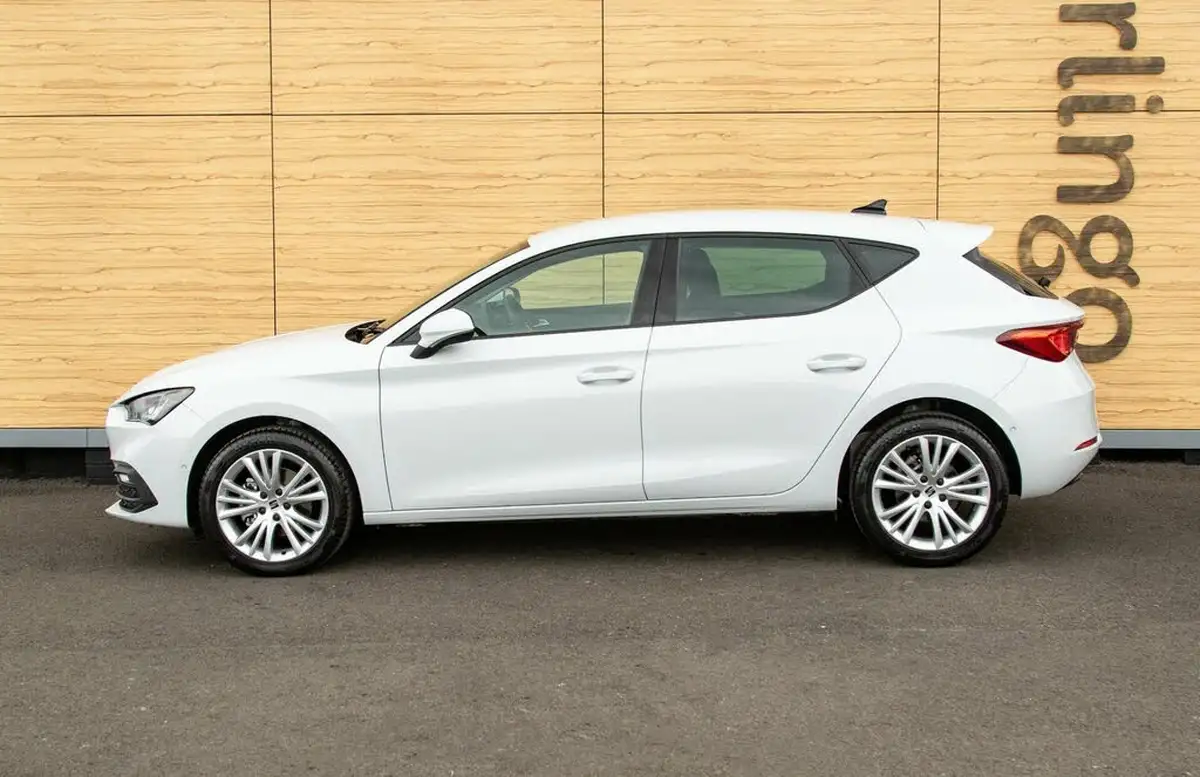 2024-seat-leon-15-tsi-se-dynamic-hatchback-big-12