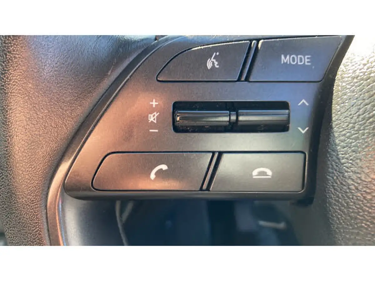 2022-hyundai-i20-10-t-gdi-premium-eclutch-imt-big-31
