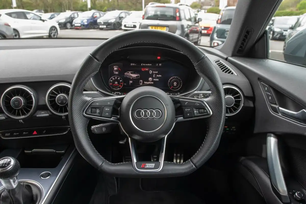2018-audi-tt-coupe-18-tfsi-s-line-big-20