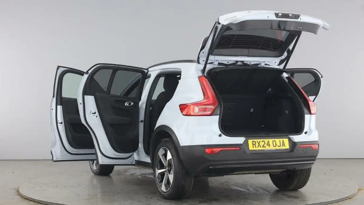 2024-volvo-xc40-20-b4-plus-big-10