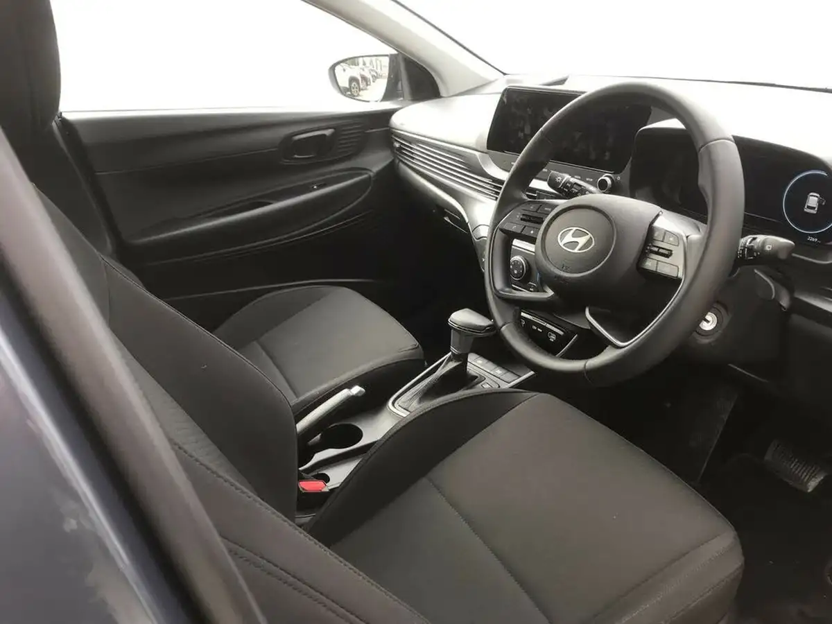 2025-hyundai-i20-10-t-gdi-advance-dct-big-14