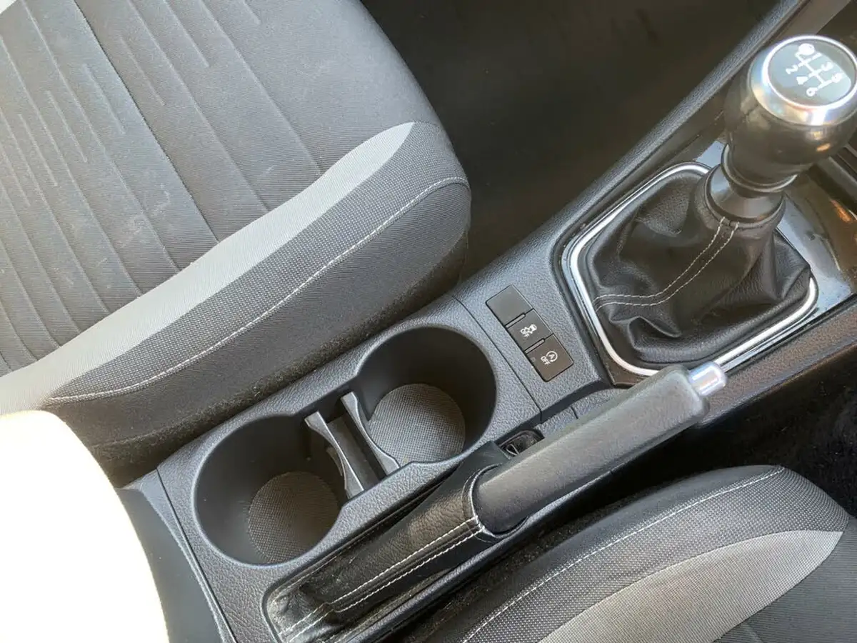 2016-toyota-auris-12-business-edition-hatchback-big-17