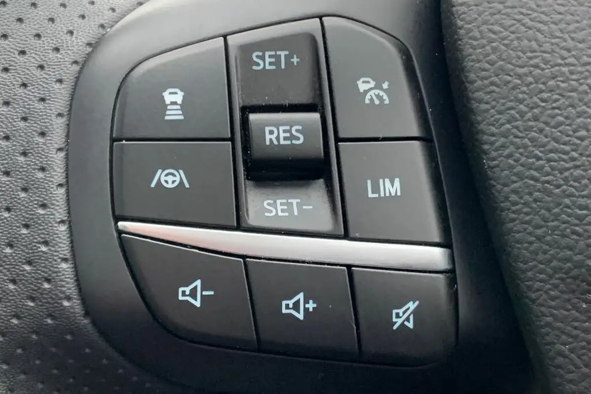 2023-ford-kuga-big-36