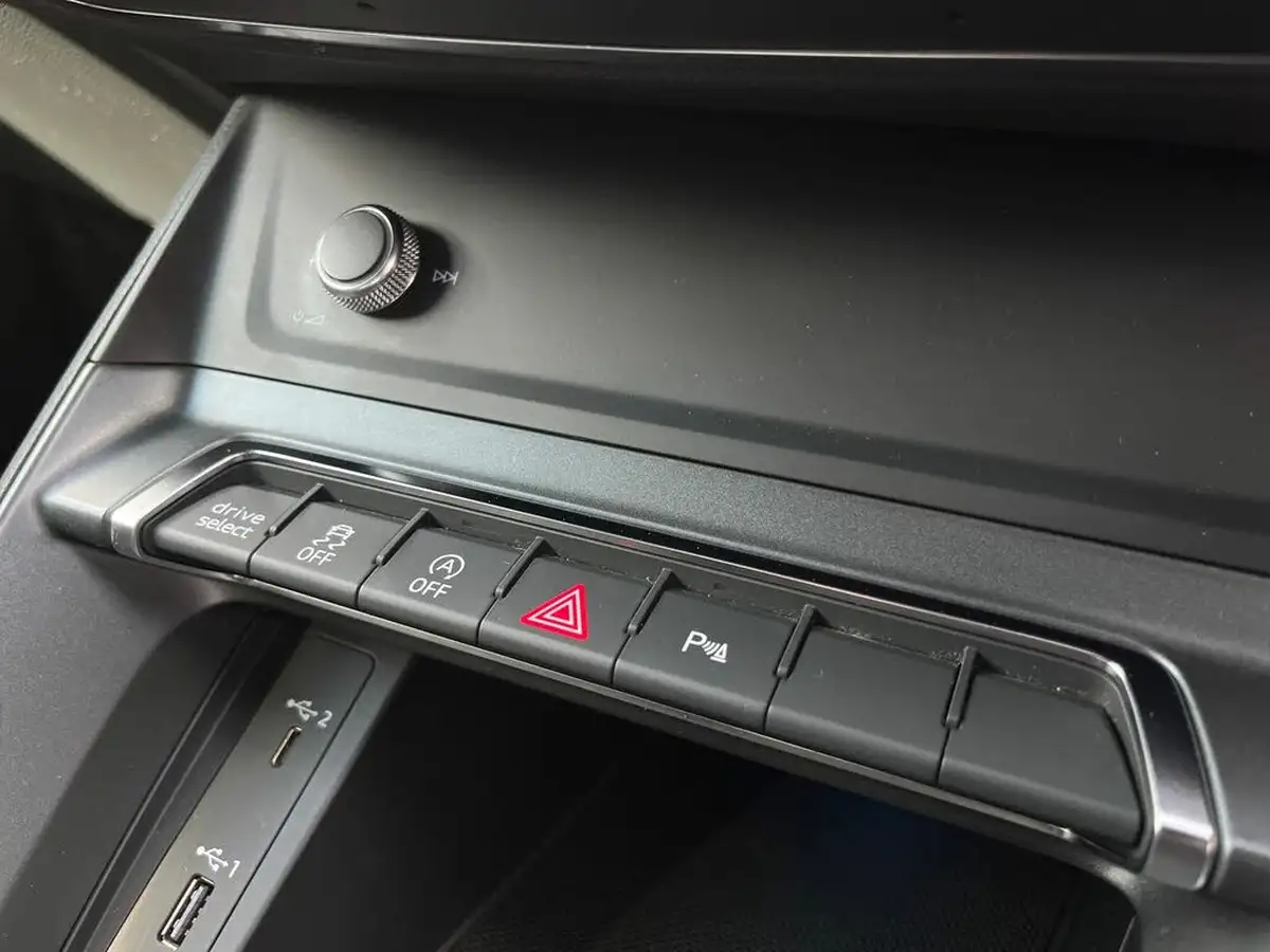 2019-audi-q3-20-40-tfsi-s-line-big-40