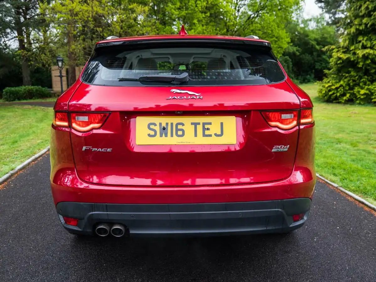 2016-jaguar-f-pace-20-i4d-portfolio-awd-auto-big-24