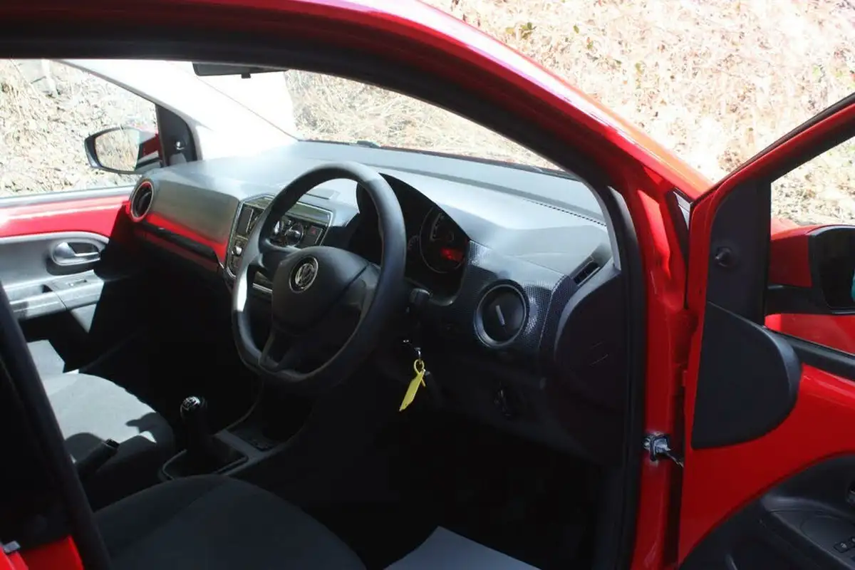 2017-volkswagen-up-10-move-up-5d-big-7