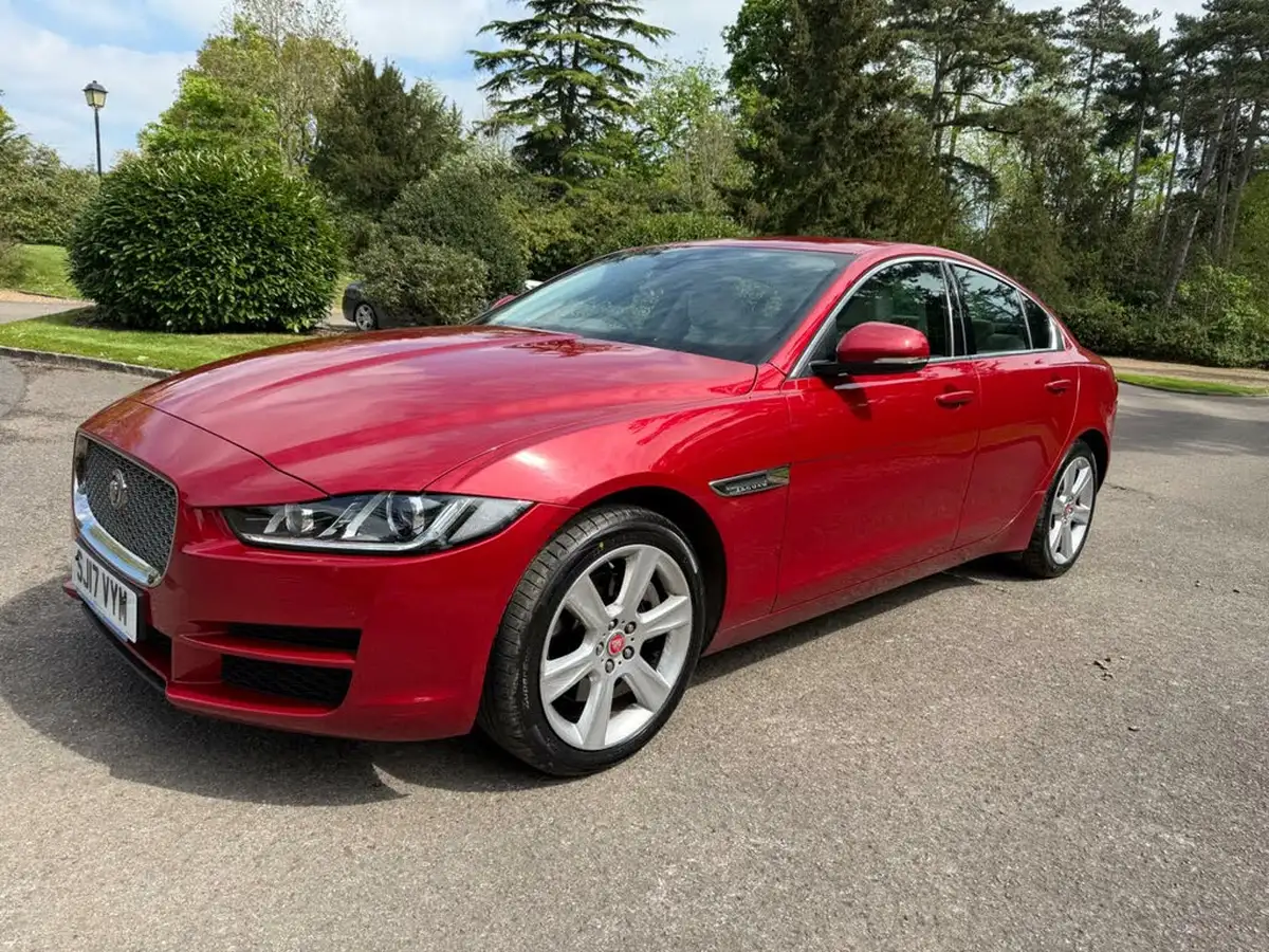 2017-jaguar-xe-20d-portfolio-180ps-awd-ss-1999cc-auto-big-18