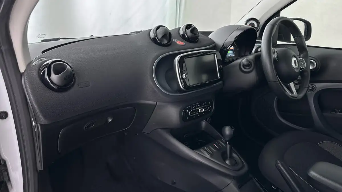 2021-smart-fortwo-eq-premium-coupe-big-9