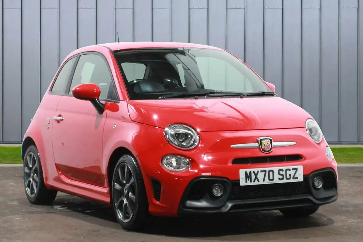 2021-abarth-595-14-tjet-big-0