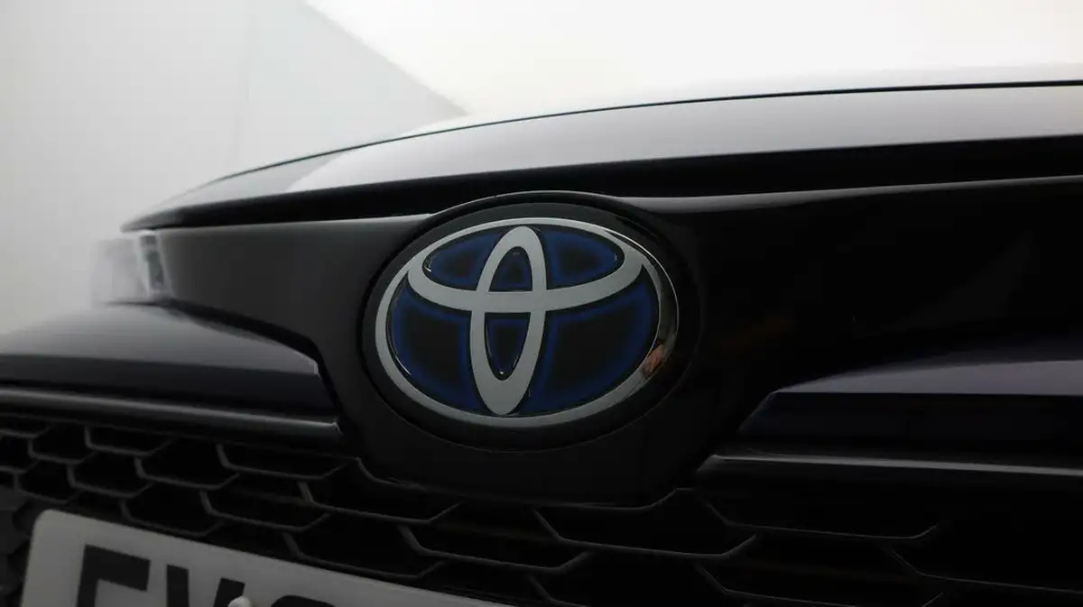 2022-toyota-corolla-18-vvt-i-icon-tech-trk-hatchback-5d-big-20