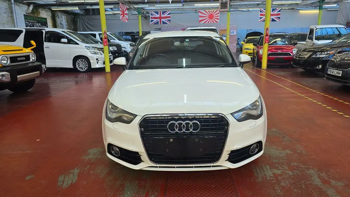 2013-audi-a1-big-26