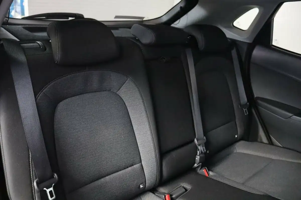 2022-hyundai-kona-e-premium-204ps-64kwh-7kw-obc-big-32