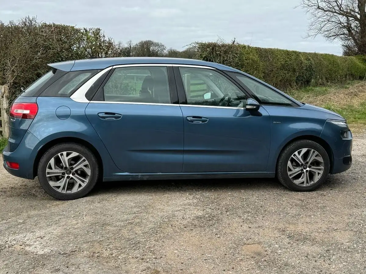 2016-citroen-c4-picasso-16bluehdi-exclusive-big-4
