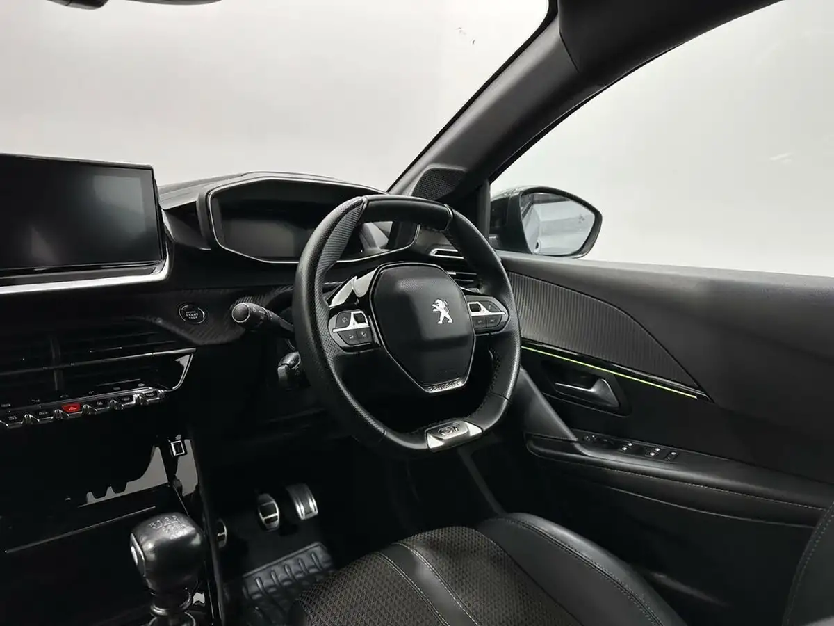 2022-peugeot-208-12-puretech-gt-100ps-big-9