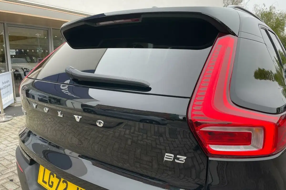2022-volvo-xc40-20-b3-plus-big-14