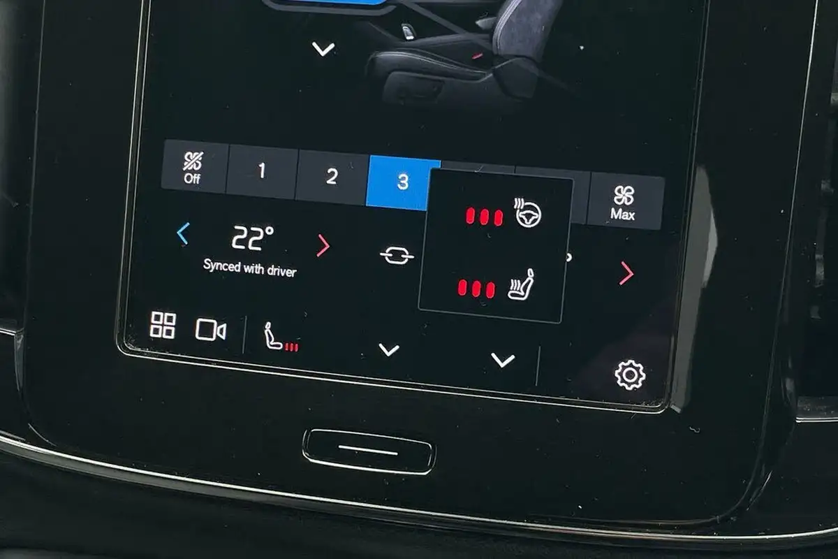 2022-volvo-xc40-20-b3-plus-big-38