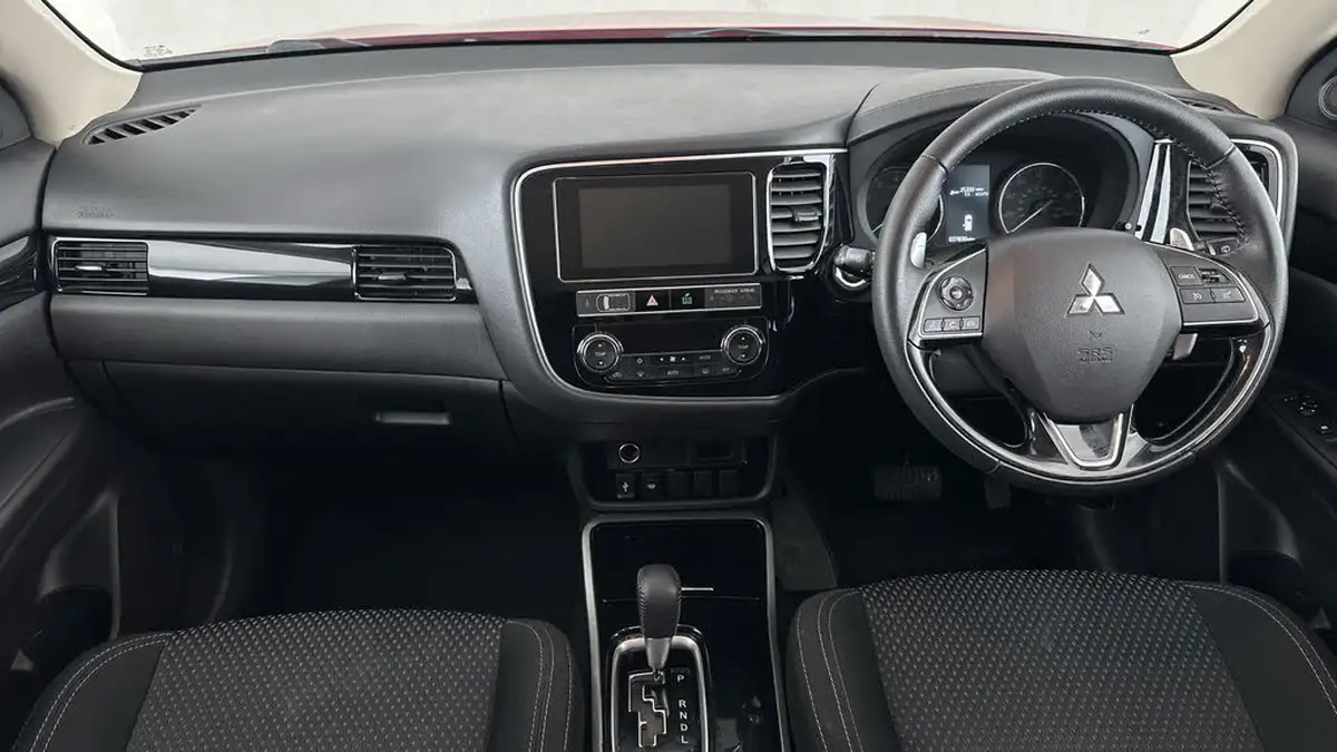 2019-mitsubishi-outlander-20-juro-7st-big-10