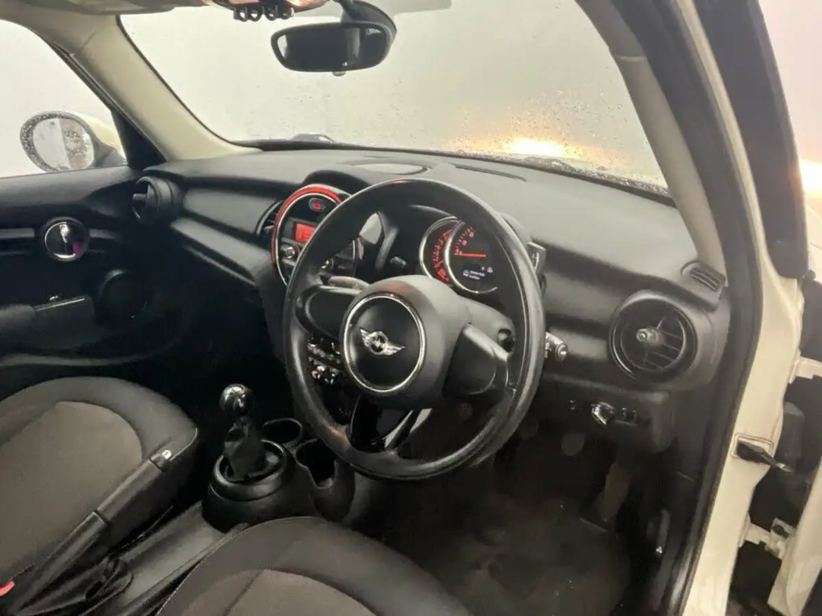 2017-mini-cooper-12-one-5d-big-8