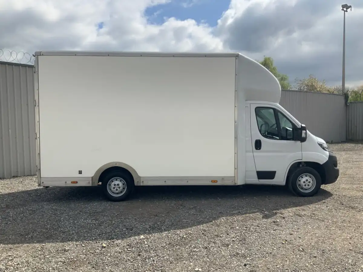 2023-peugeot-boxer-22-bluehdi-s-335-l3-chassis-cab-big-8